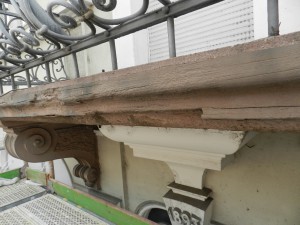 Balcon avant la restauration 