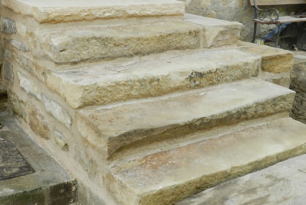 rénovation d'un escalier ancien en pierre du sundgau
